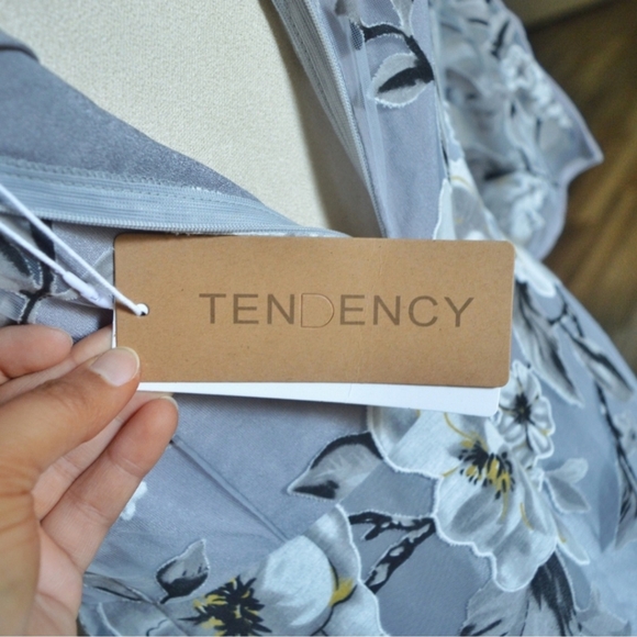 Gray / Black / White Floral Dress Size M - Picture 6 of 7